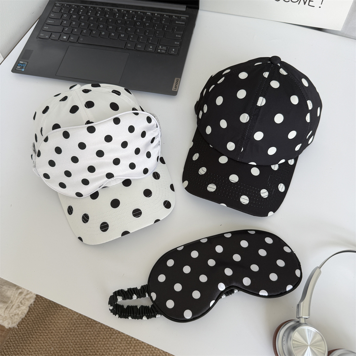 Travel Accessories Kit For Women - Puantiyeli Beyzbol Şapkası ve Göz Maskesi