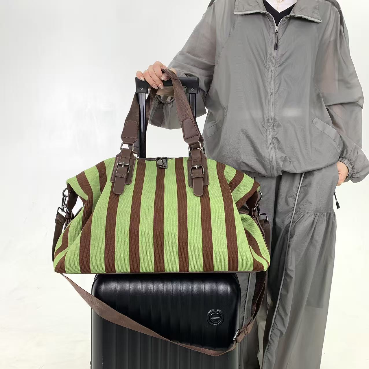 Bayanlar için şık çizgili çok  - Travel Accessories Logo incelemesi ve fiyatı